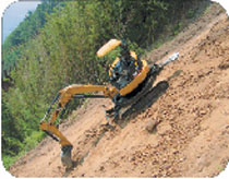 セーフティークライマー工法　土砂掘削作業